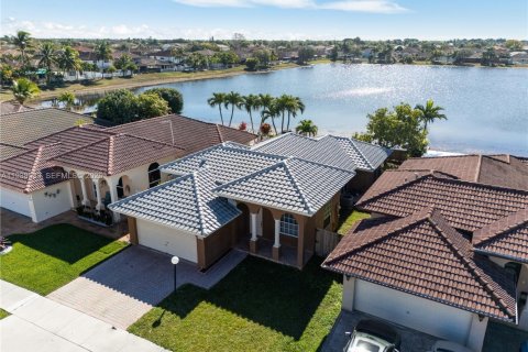 House in Miami, Florida 3 bedrooms, 140.38 sq.m. № 1996612 - photo 26