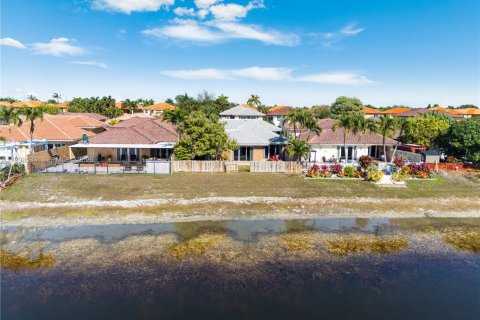 House in Miami, Florida 3 bedrooms, 140.38 sq.m. № 1996612 - photo 27