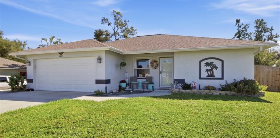 House in Venice, Florida 2 bedrooms, 102.84 sq.m. № 2400297
