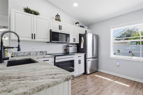 House in Venice, Florida 2 bedrooms, 102.84 sq.m. № 2400297 - photo 6