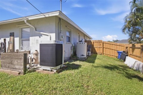 House in Venice, Florida 2 bedrooms, 102.84 sq.m. № 2400297 - photo 24