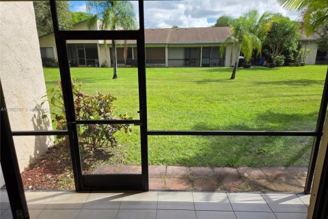 Villa ou maison à louer à Weston, Floride: 2 chambres, 90.67 m2 № 1946814 - photo 24
