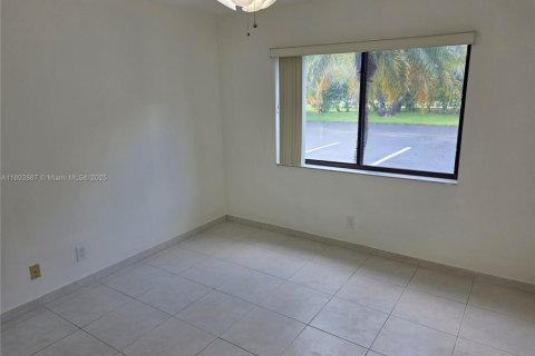 Villa ou maison à louer à Weston, Floride: 2 chambres, 90.67 m2 № 1946814 - photo 12