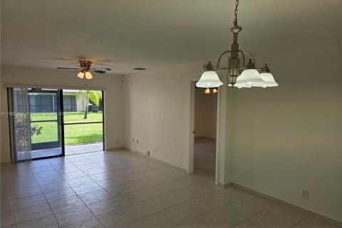 Villa ou maison à louer à Weston, Floride: 2 chambres, 90.67 m2 № 1946814 - photo 9