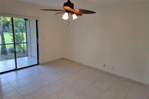 Villa ou maison à louer à Weston, Floride: 2 chambres, 90.67 m2 № 1946814 - photo 10