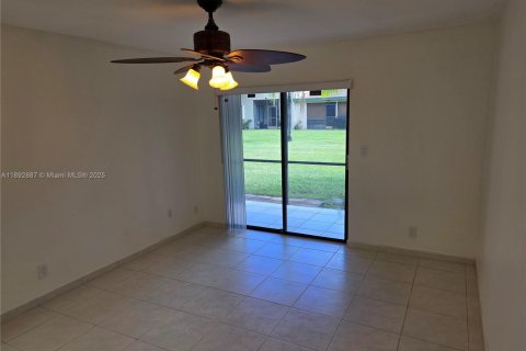Villa ou maison à louer à Weston, Floride: 2 chambres, 90.67 m2 № 1946814 - photo 18