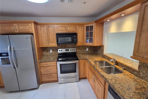 Villa ou maison à louer à Weston, Floride: 2 chambres, 90.67 m2 № 1946814 - photo 3