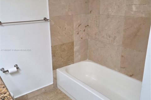 Villa ou maison à louer à Weston, Floride: 2 chambres, 90.67 m2 № 1946814 - photo 15