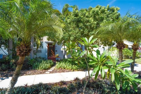 Casa en venta en Saint Petersburg, Florida, 2 dormitorios, 199.28 m2 № 1350361 - foto 2