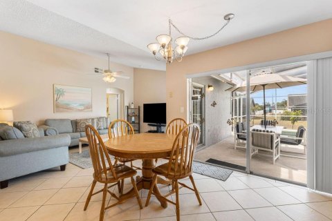 Casa en venta en Kissimmee, Florida, 4 dormitorios, 164.44 m2 № 1916396 - foto 18