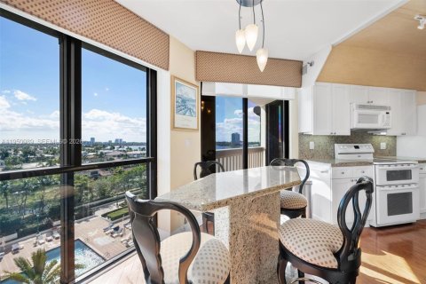 Condo in Aventura, Florida, 3 bedrooms  № 2005978 - photo 7