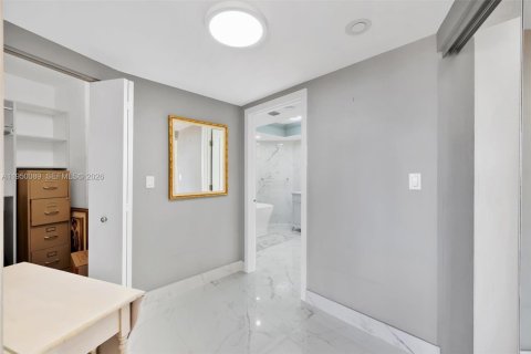 Condo in Aventura, Florida, 3 bedrooms  № 2005978 - photo 28