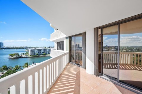 Condo in Aventura, Florida, 3 bedrooms  № 2005978 - photo 2