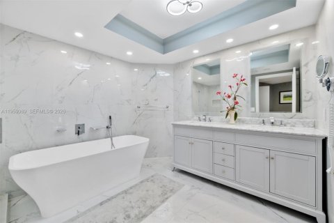 Condo in Aventura, Florida, 3 bedrooms  № 2005978 - photo 25