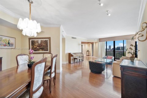 Condo in Aventura, Florida, 3 bedrooms  № 2005978 - photo 21