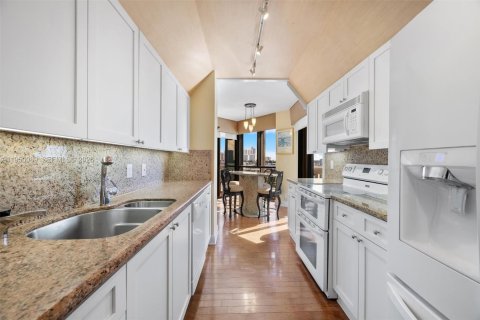 Condo in Aventura, Florida, 3 bedrooms  № 2005978 - photo 17
