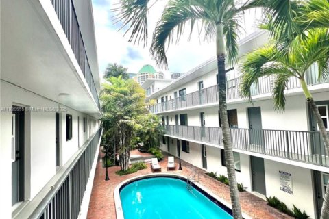 Condominio en Miami, Florida, 2 dormitorios  № 2013295