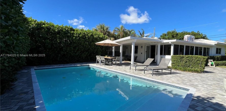 House in Fort Lauderdale, Florida 2 bedrooms, 92.16 sq.m. № 1696414