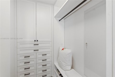 Condo in Miami, Florida, 1 bedroom  № 2053038 - photo 21