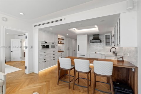 Condo in Miami, Florida, 1 bedroom  № 2053038 - photo 15