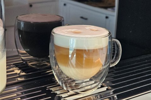 Condo in Miami, Florida, 1 bedroom  № 2053038 - photo 19