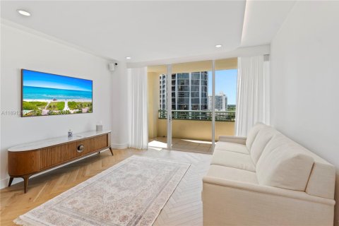 Condo in Miami, Florida, 1 bedroom  № 2053038 - photo 3