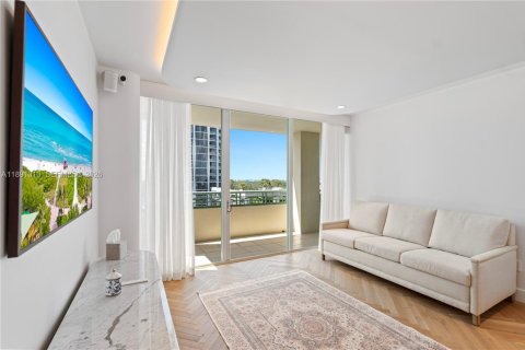 Condo in Miami, Florida, 1 bedroom  № 2053038 - photo 4