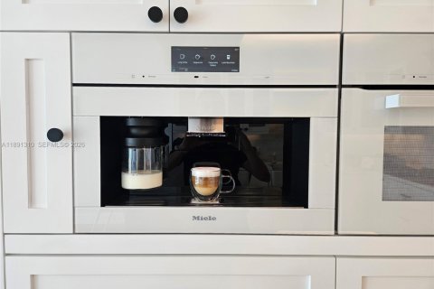 Condo in Miami, Florida, 1 bedroom  № 2053038 - photo 18