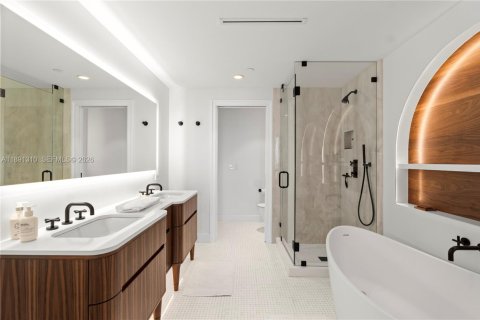 Condo in Miami, Florida, 1 bedroom  № 2053038 - photo 29