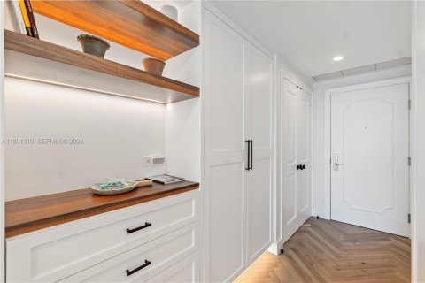 Condo in Miami, Florida, 1 bedroom  № 2053038 - photo 10