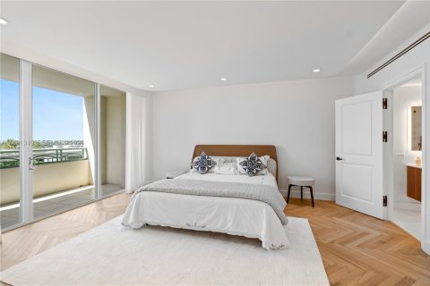 Condo in Miami, Florida, 1 bedroom  № 2053038 - photo 11