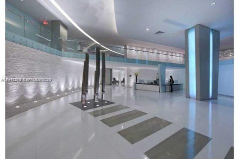 Condo in Miami, Florida, 2 bedrooms  № 2002244 - photo 11