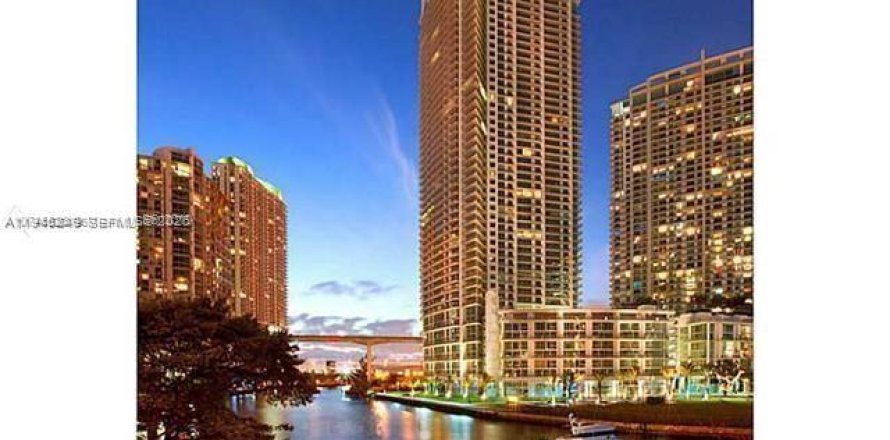 Condo in Miami, Florida, 2 bedrooms  № 2002244