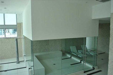 Condo in Miami, Florida, 2 bedrooms  № 2002244 - photo 9