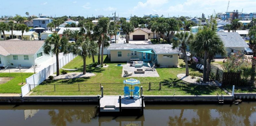 House in Flagler Beach, Florida 3 bedrooms, 83.61 sq.m. № 2225385