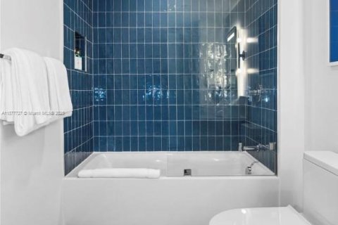 Condo in Miami, Florida, 1 bedroom  № 1927523 - photo 9
