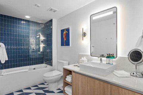 Condo in Miami, Florida, 1 bedroom  № 1927523 - photo 8