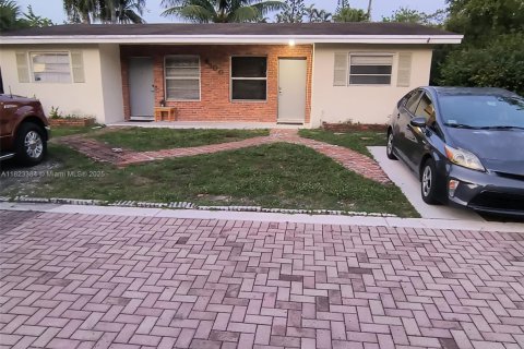 Appartement à louer à Dania Beach, Floride: 2 chambres, 134.99 m2 № 1788902 - photo 1