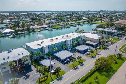 Condo in Treasure Island, Florida, 2 bedrooms  № 2103852 - photo 3