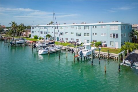 Condo in Treasure Island, Florida, 2 bedrooms  № 2103852 - photo 4
