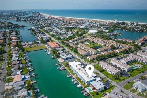 Condo in Treasure Island, Florida, 2 bedrooms  № 2103852 - photo 26