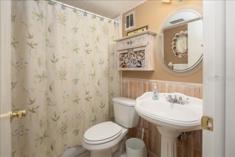 Condo in Treasure Island, Florida, 2 bedrooms  № 2103852 - photo 23
