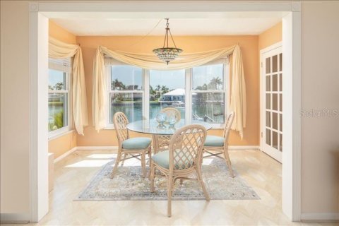 Condo in Treasure Island, Florida, 2 bedrooms  № 2103852 - photo 14
