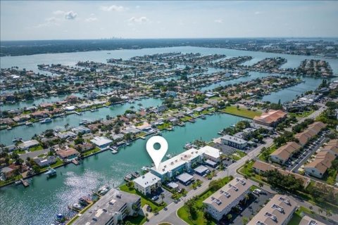 Condo in Treasure Island, Florida, 2 bedrooms  № 2103852 - photo 28