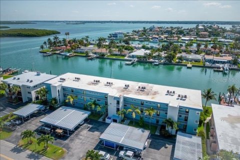 Condo in Treasure Island, Florida, 2 bedrooms  № 2103852 - photo 2
