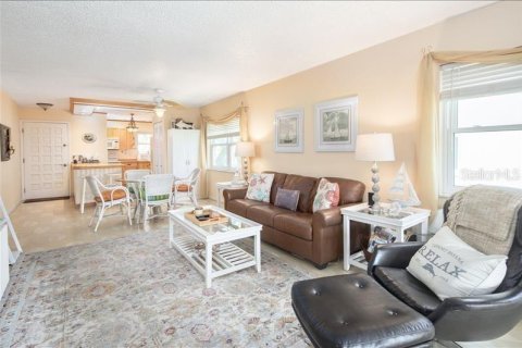 Condo in Treasure Island, Florida, 2 bedrooms  № 2103852 - photo 7