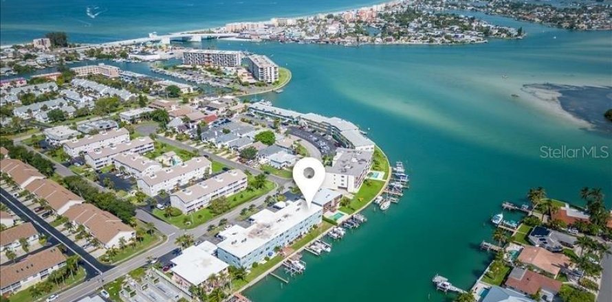 Condo in Treasure Island, Florida, 2 bedrooms  № 2103852