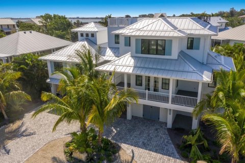 House in Holmes Beach, Florida 4 bedrooms, 322.84 sq.m. № 1791362 - photo 1