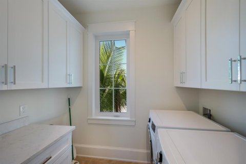 House in Holmes Beach, Florida 4 bedrooms, 322.84 sq.m. № 1791362 - photo 23