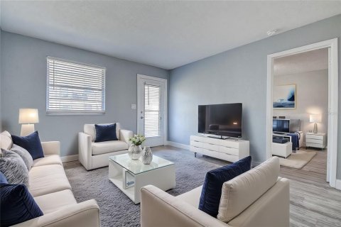 Condo in Saint Petersburg, Florida, 1 bedroom  № 1723169 - photo 4